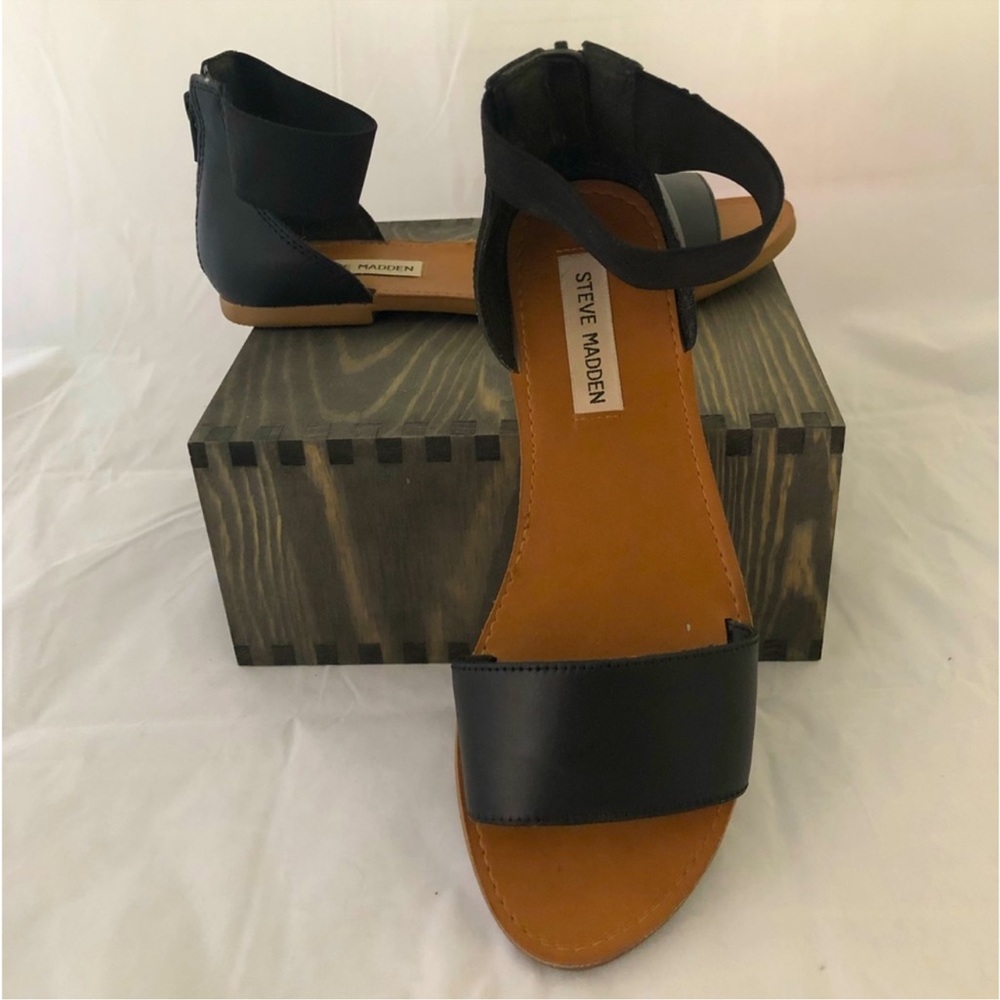 Steve Madden Black Sandals With Ankle Strap 7.5